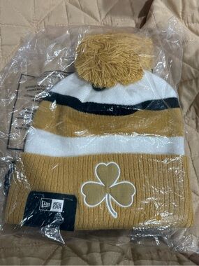 New Era. Boston Celtics 2025 City Edition Pom Knit beanie